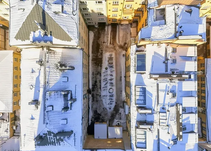 Quiet Courtyard In Design District 200m Tram & Bus Helsinky